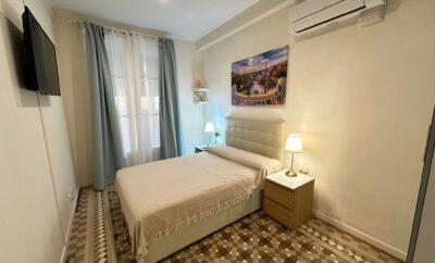 Room with balcony in the center B4