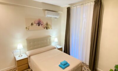 Bright room with balcony in the center of BCN B3
