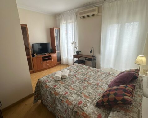 Nice room with balcony near Plaza España VAL4