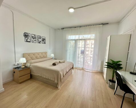 Habitación grande y luminosa para cuatro personas R28-3