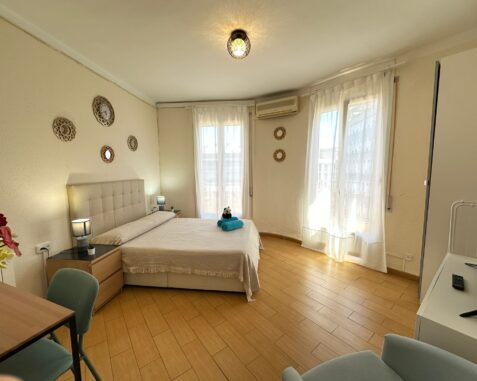 Nice room with balcony near Plaza España VAL5