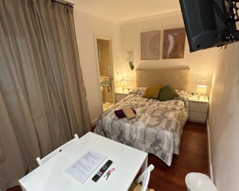 Angel2 – junto a SOL, habitación doble con baño privado