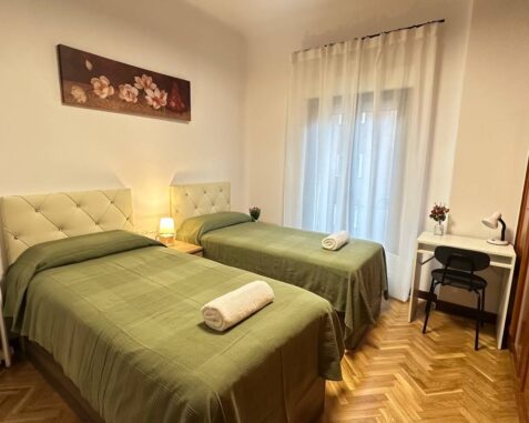 Ram2 – Две односпальные кровати и общая ванная комната