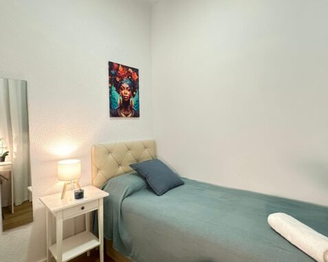 Manuela6 — Одноместный номер с общей ванной комнатой