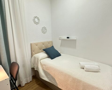 Manuela5 – Habitación individual con baño compartido