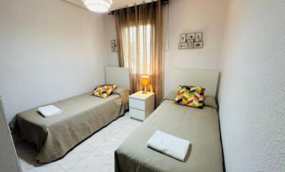 Cozy room with two single beds near the Toledo’s Gate Alatriste2