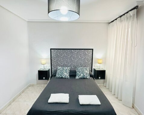 Preciosa habitación doble con baño privado cerca de la Puerta de Toledo Alatriste3