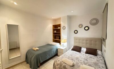Small triple room near Passeig de Gràcia metro station Con3