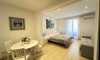 Spacious bright quadruple room near Passeig de Gràcia metro station Con1